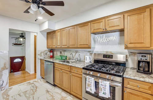 Bayville House | 10 Mi to Beach! Group-Friendly Bayville Getaway