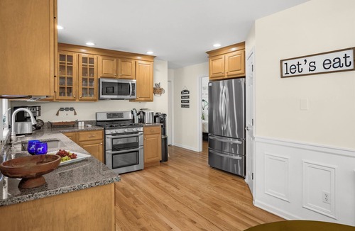 Schuylerville House | 10 Min to Saratoga Track-Pool, Hot Tub, Game Room