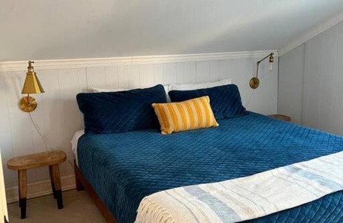 Downtown Niagara Falls House | 10 minute Walk to Niagara Falls - Sweet Cottage