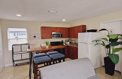 Central Oakland Park Villa | 10 minutes to the beach, Cozy Family Stay · Near everything · Free Parking