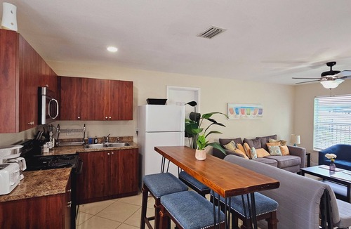 Central Oakland Park Villa | 10 minutes to the beach, Cozy Family Stay · Near everything · Free Parking