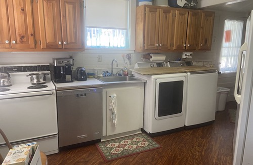 Thousand Island Park Cottage | 10 nights only - JULY 27 TO AUGUST 6 Best time of the summer Gorgeous River view
