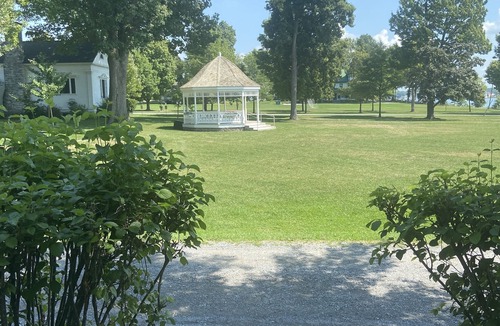 Thousand Island Park Cottage | 10 nights only - JULY 27 TO AUGUST 6 Best time of the summer Gorgeous River view