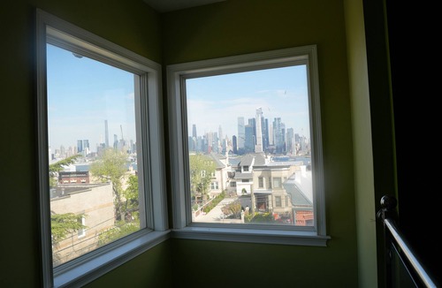 Weehawken Apartment | 10 to MetLife/NYC Luxury Penthouse