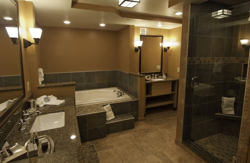 Clayton Hotel | 1000 Islands Harbor Hotel