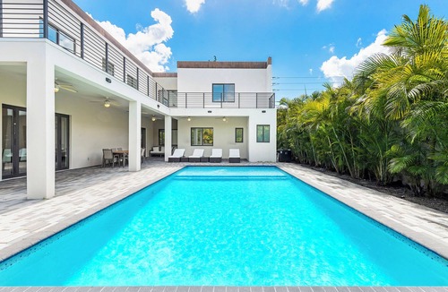 Glenvar Heights House | 10BR Modern Spacious New Villa, Pool, Games & Grill