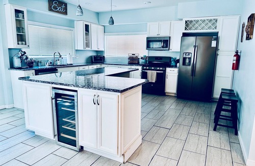 Ventnor City House | 1½ Blocks to Beach | Entire Home | Large Deck w/Grill| Beach Gear | Parking