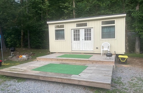 Northern Cabin | #11 - Digital Nomad Cabin on the river overlooking a lake with workstation