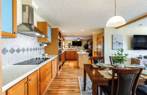 Atlantic House | 11 Mi to Chincoteague: Atlantic Home w/Decks!