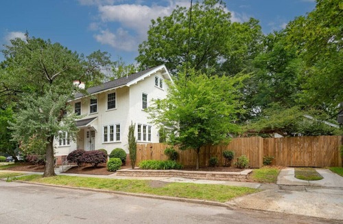 Norfolk House | 111) Massive 6 bedroom home with a Pool!