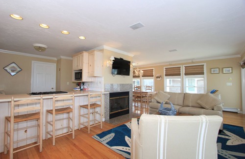 East Sandwich House | 115 N. Shore Blvd - Waterfront home w. stunning views & private beach access