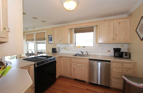 East Sandwich House | 115 N. Shore Blvd - Waterfront home w. stunning views & private beach access