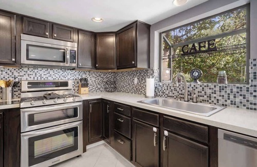 Warner Center House | 116 Lovely Woodland Hills Home w/Pool & spa