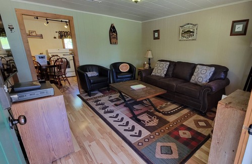 Martin City Cabin | 12 minute drive to Glacier National Park ~Trout Run Cabin at Lazy Bear Lodging