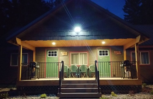 Martin City Cabin | 12 minute drive to Glacier National Park ~Trout Run Cabin at Lazy Bear Lodging
