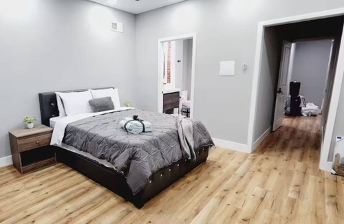 Primos Secane House | #12 NEW Master Bedroom +Private Bathroom in Angora