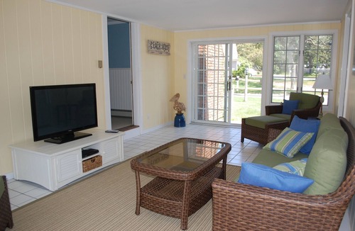 Northwest Harwich House | 1200 Feet to Beach-Meticulously clean and nicely decorated. Awesome location!