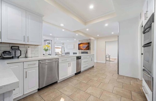 Northridge House | 135 Luxurious, modern private home