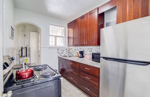 South Beach Condo | 13th Street, 2 Bedroom by Deco 305- Walk to Beach