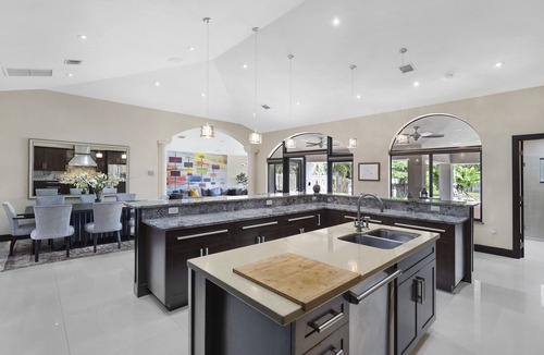 Riverside Park House | 144' New River Dock DT FTL! Sailfish Pool, Hottub, Pontoon & Fire Lounge Luxury!