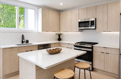 Greenville House | 15 min to NYC, Spacious & Private 3BR Home Sleeps 12