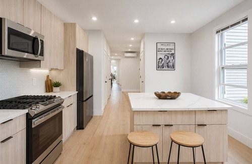 Greenville House | 15 min to NYC, Spacious & Private 3BR Home Sleeps 12