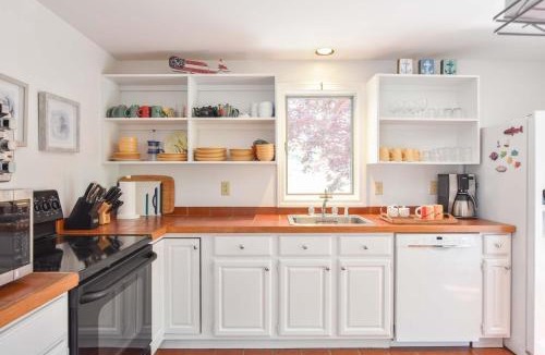 Wellfleet House | 15 Min Walk to Beach w Kayaks