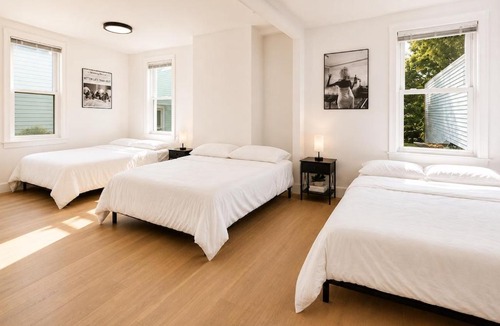 Greenville House | 15 mins NYC, Spacious & Private 3BR Home Sleeps 12