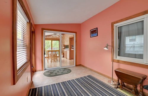 Seneca Falls Cottage | 153 m² Cabin ∙ 3 bedrooms ∙ 8 guests
