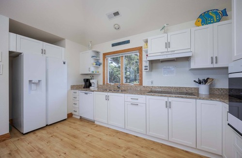Monteray Shores House | 1562 - Coucher Du Soleil - Soundfront Corolla Retreat w/Pool & Hot Tub