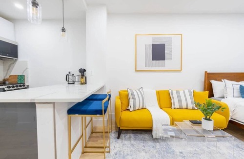 Upper East Side Apartment | 1597-1 Large studio W/D in the unit prime UES