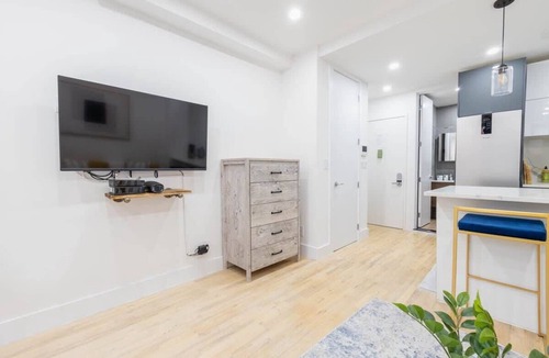 Upper East Side Apartment | 1597-1 Large studio W/D in the unit prime UES