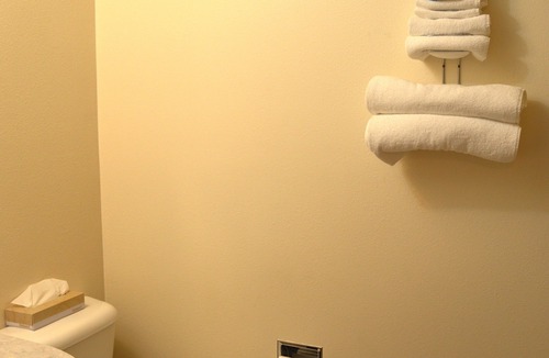 Columbia Falls Hotel | #17 3 BEDS at hotel in awesome Columbia Falls with WiFi, AC 20 mi from GNP!