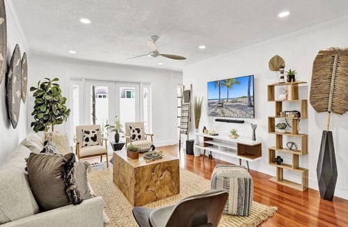 Pompano Isles House | 1801 · Walk to the Beach! Lovely 3/2 with Outdoor Spa