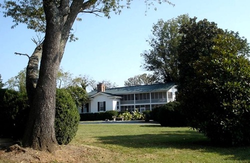 Gordonsville Cottage | 1856 Manor Vacation Rental on Huge Horse and Cattle Farm near Charlottesville, Virginia