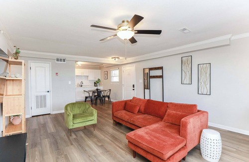 Cottage Line Apartment | 1866 EOV Beach Suite