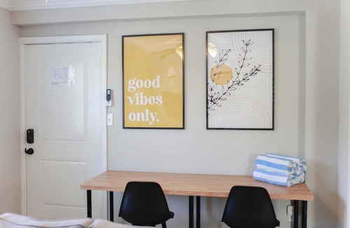 Cottage Line Apartment | 1866 EOV Wave Suite