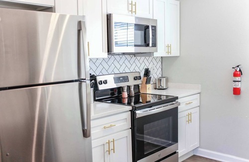 Cottage Line Apartment | 1866 EOV Wave Suite