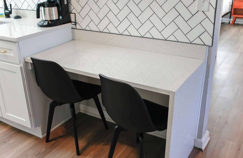 Cottage Line Apartment | 1866 EOV Wave Suite