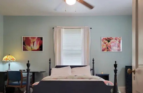 Salisbury Apartment | 1915 Victorian Wildflower Garden