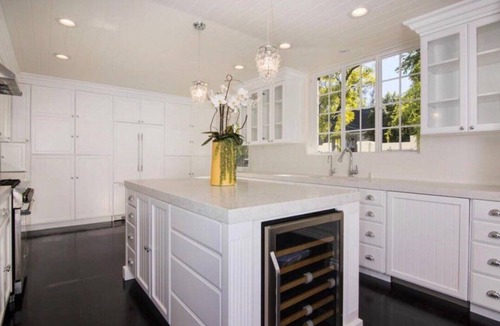 North Arroyo House | 1920s Pasadena Cottage Steps from RoseBowl w/Pool