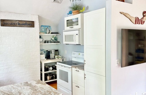 Bass River Cottage | 1940’s Bass River Cottage B Central AC 1/2 miles to Nantucket Sound beaches⛱️