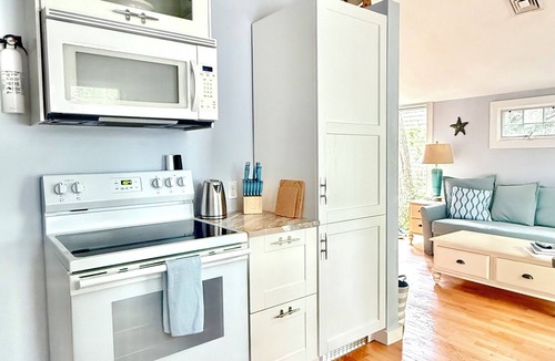 Bass River Cottage | 1940’s Bass River Cottage B Central AC 1/2 miles to Nantucket Sound beaches⛱️
