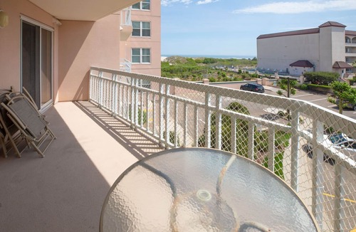 Diamond Beach Condo | 1B/1B condo with Ocean views, Resort style, Free WIFI, Few steps to the Beach!