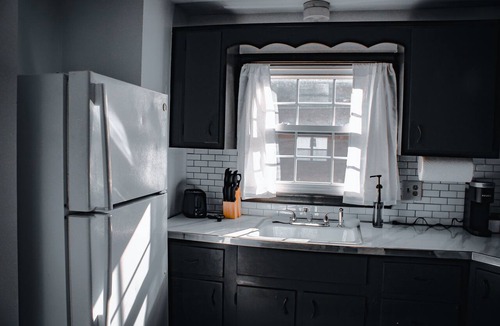 Albany Apartment | 1bd apt, 2 min walk to Albany med, off street parking and washer/dryer