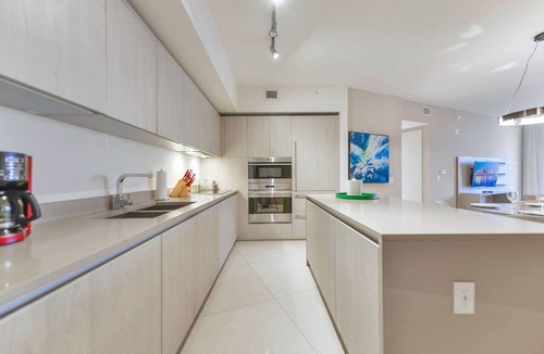 Hollywood South Central Beach Condo | 1BR Beachside | Sea View | Near Miami WC Stadium