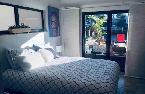 Hendricks and Venice Isles House | 1BR C direct on the water shared deck Free kayaks