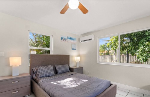 Lake Ridge Apartment | 1BR Getaway Oasis Parking 5min ride to the Beach!