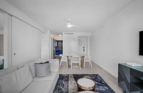 Central Beach Apartment | 1BR Hidden Gem perfect for tropical vacations