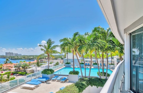 Central Beach Apartment | 1BR Hidden Gem perfect for tropical vacations